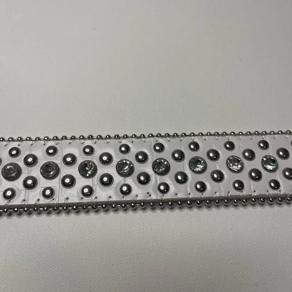 Elegant White Studded Belt with Silver Accents - Picture 7 of 8